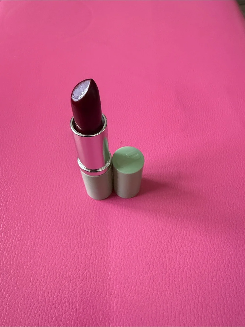 Clinique Different Lipstick Angel Red Green Tube New Unused